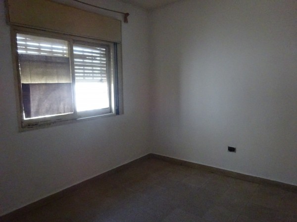 Barrio Los Granados, se vende propiedad con galpon. ACTUALMENTE CON RENTA.- 