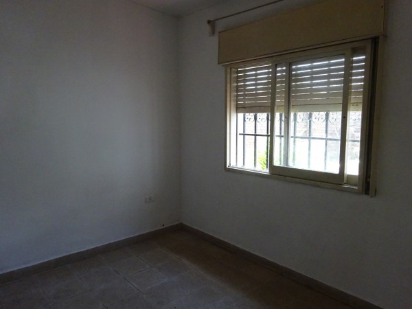 Barrio Los Granados, se vende propiedad con galpon. ACTUALMENTE CON RENTA.- 