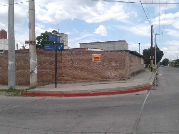 Barrio Los Granados, se vende propiedad con galpon. ACTUALMENTE CON RENTA.- 