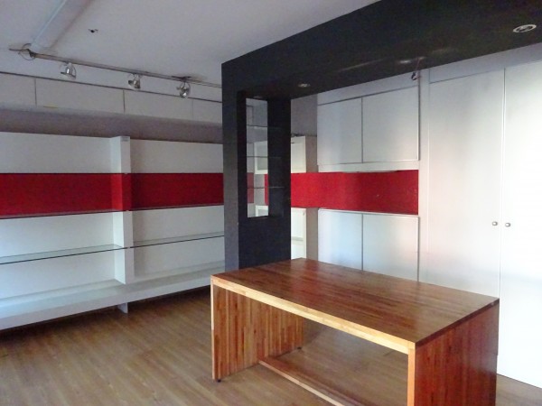 Se alquila excelente local en plena zona comercial