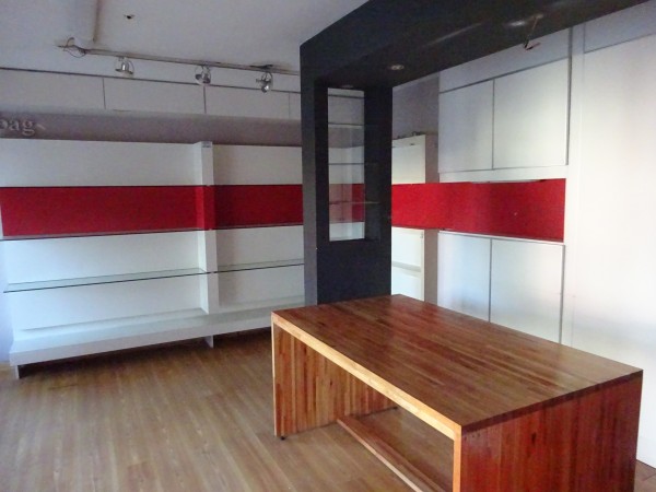 Se alquila excelente local en plena zona comercial