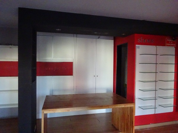 Se alquila excelente local en plena zona comercial