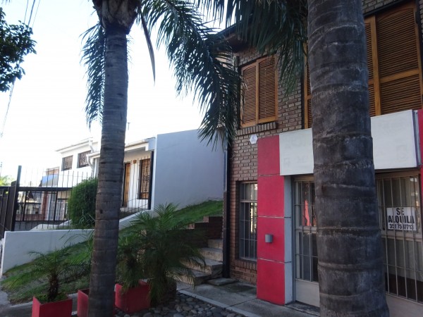 Se alquila excelente local en plena zona comercial