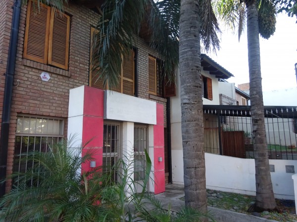 Se alquila excelente local en plena zona comercial