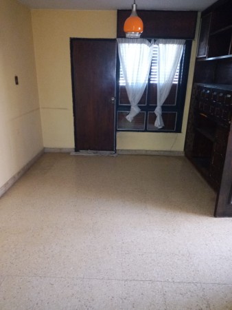 CASA TIPO DUPLEX Bo PARQUE VELEZ SARFIELD, LINDA ZONA