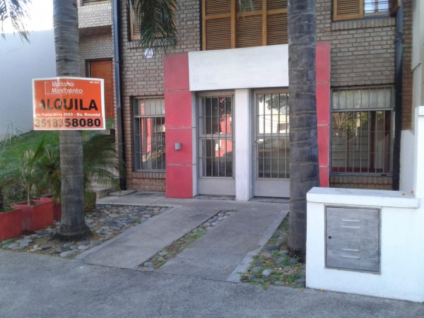 Se alquila excelente local en plena zona comercial