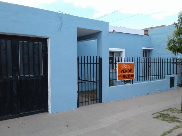 Villa Adela, linda zona a metros de calle principal del barrio.- 