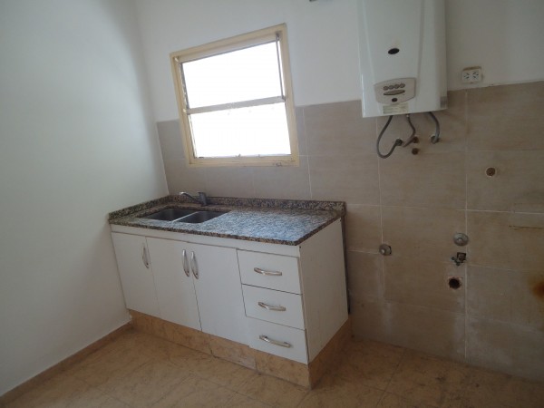 Bo A.T.E Linda zona, ideal inversor, casa + locales NUEVO PRECIO! OPORTUNIDAD.- 