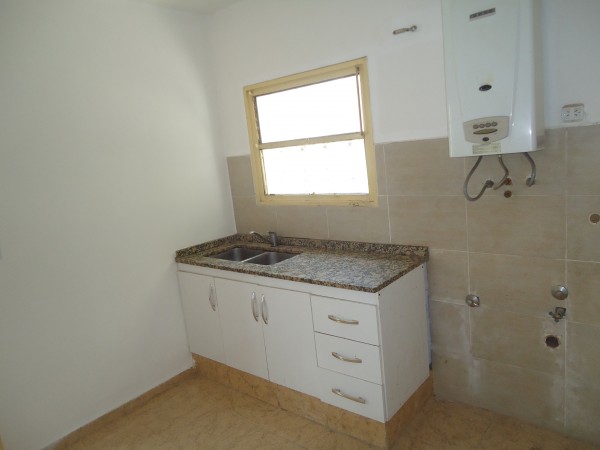 Bo A.T.E Linda zona, ideal inversor, casa + locales NUEVO PRECIO! OPORTUNIDAD.- 