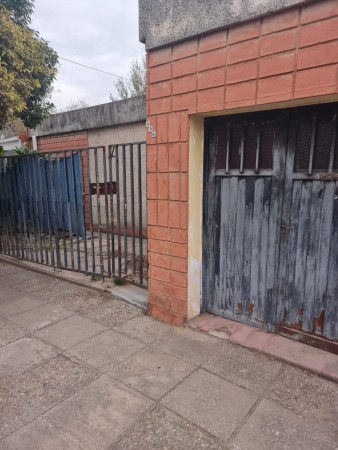Se vende casa para reciclar en Barrio Las Palmas