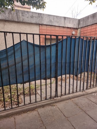 Se vende casa para reciclar en Barrio Las Palmas