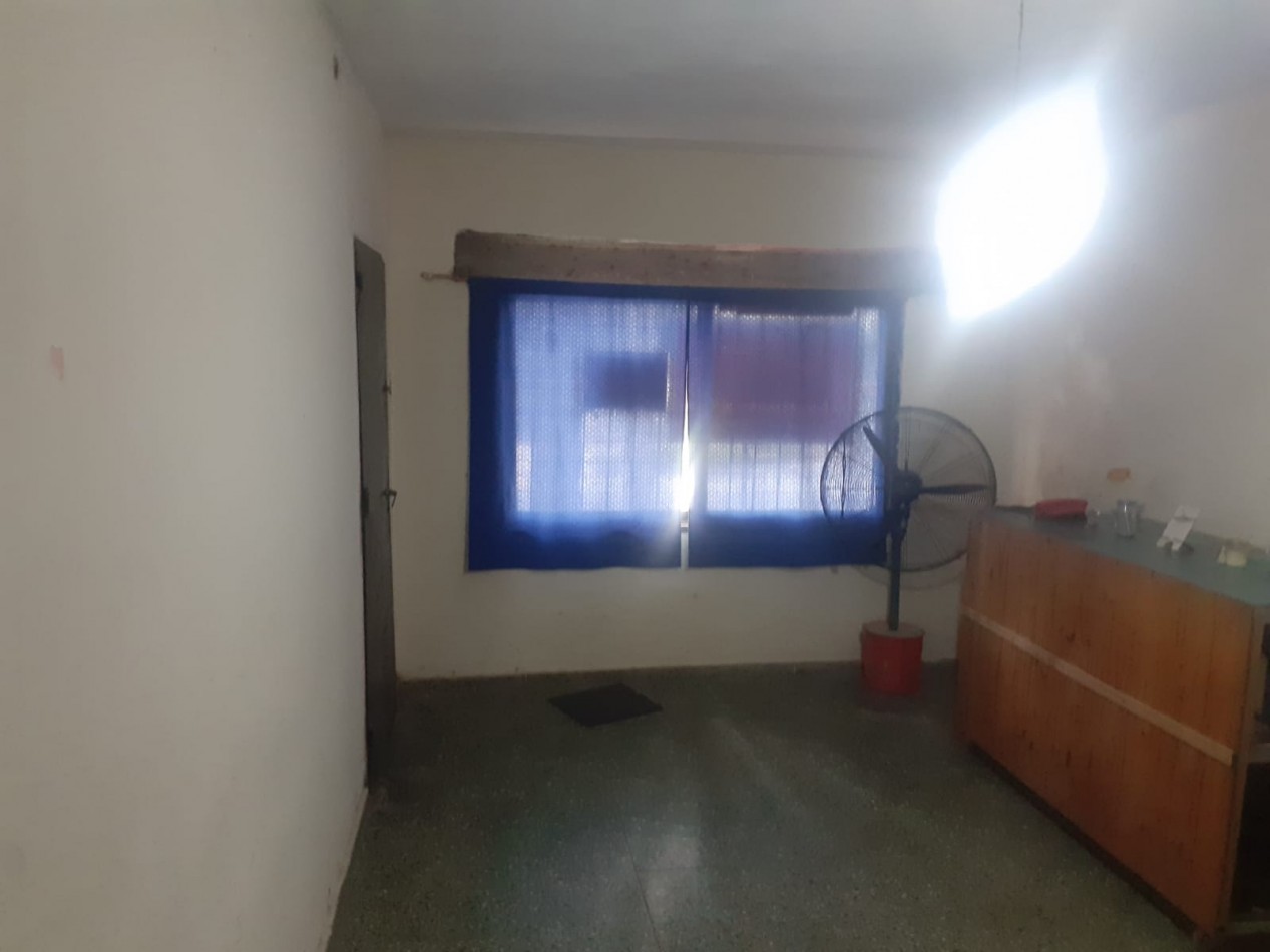 Villa Adela, Hermosa zona, sobre calle Roque Arias.- 