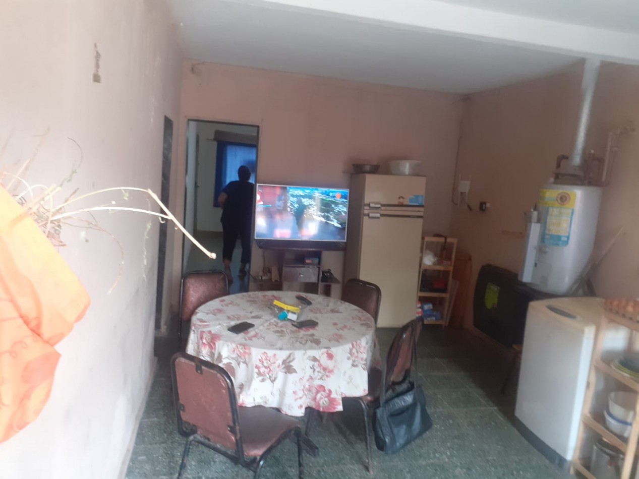 Villa Adela, Hermosa zona, sobre calle Roque Arias.- 