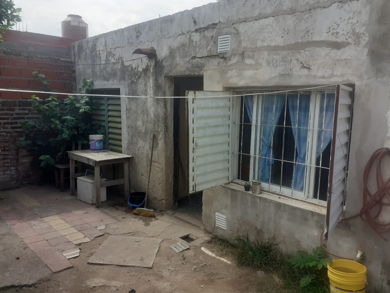 Villa Adela, Hermosa zona, sobre calle Roque Arias.- 
