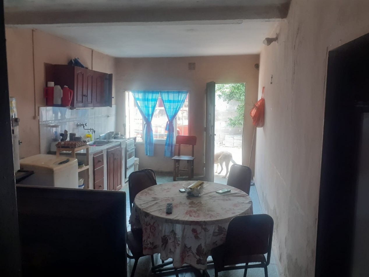Villa Adela, Hermosa zona, sobre calle Roque Arias.- 