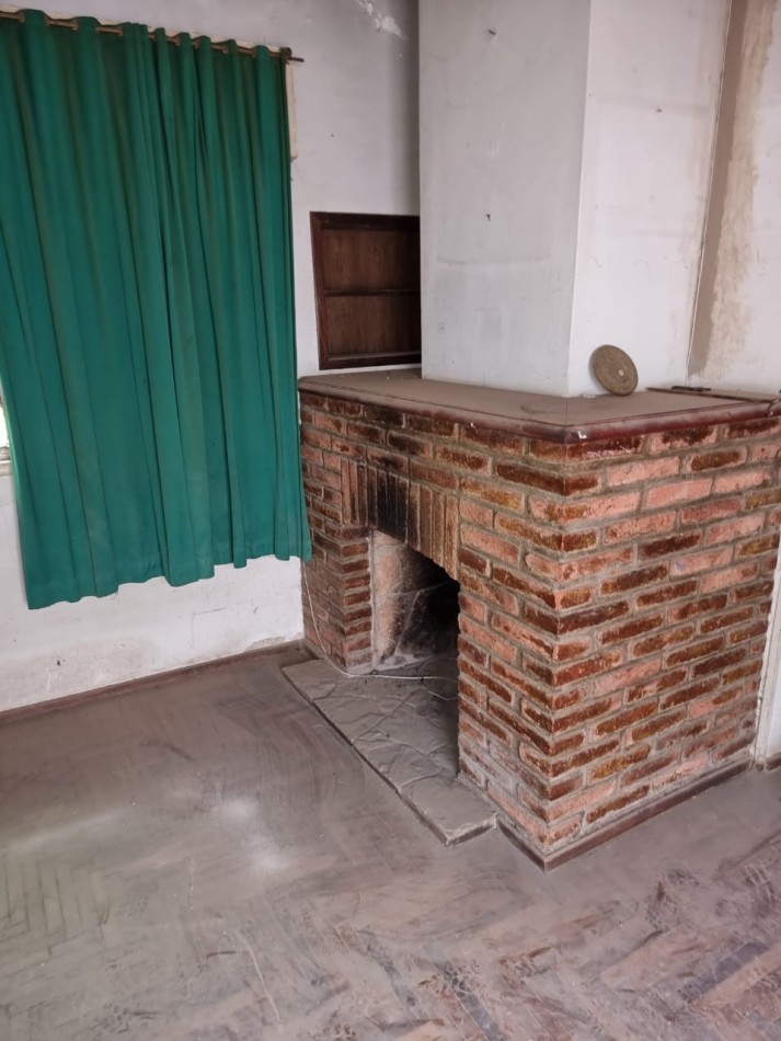 SE VENDE CASA PARA RECICLAR,PARQUE VELEZ SARSFIELD 