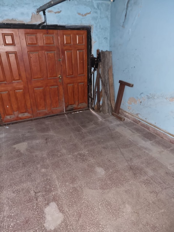 SE VENDE CASA PARA RECICLAR,PARQUE VELEZ SARSFIELD 