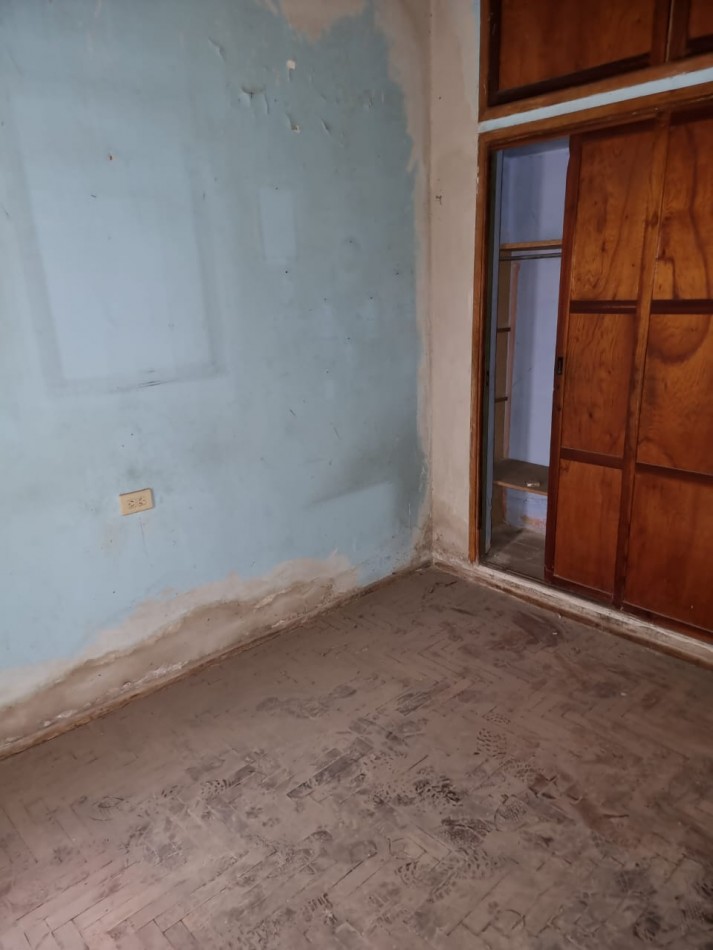 SE VENDE CASA PARA RECICLAR,PARQUE VELEZ SARSFIELD 