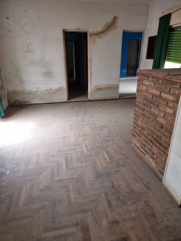 SE VENDE CASA PARA RECICLAR,PARQUE VELEZ SARSFIELD 
