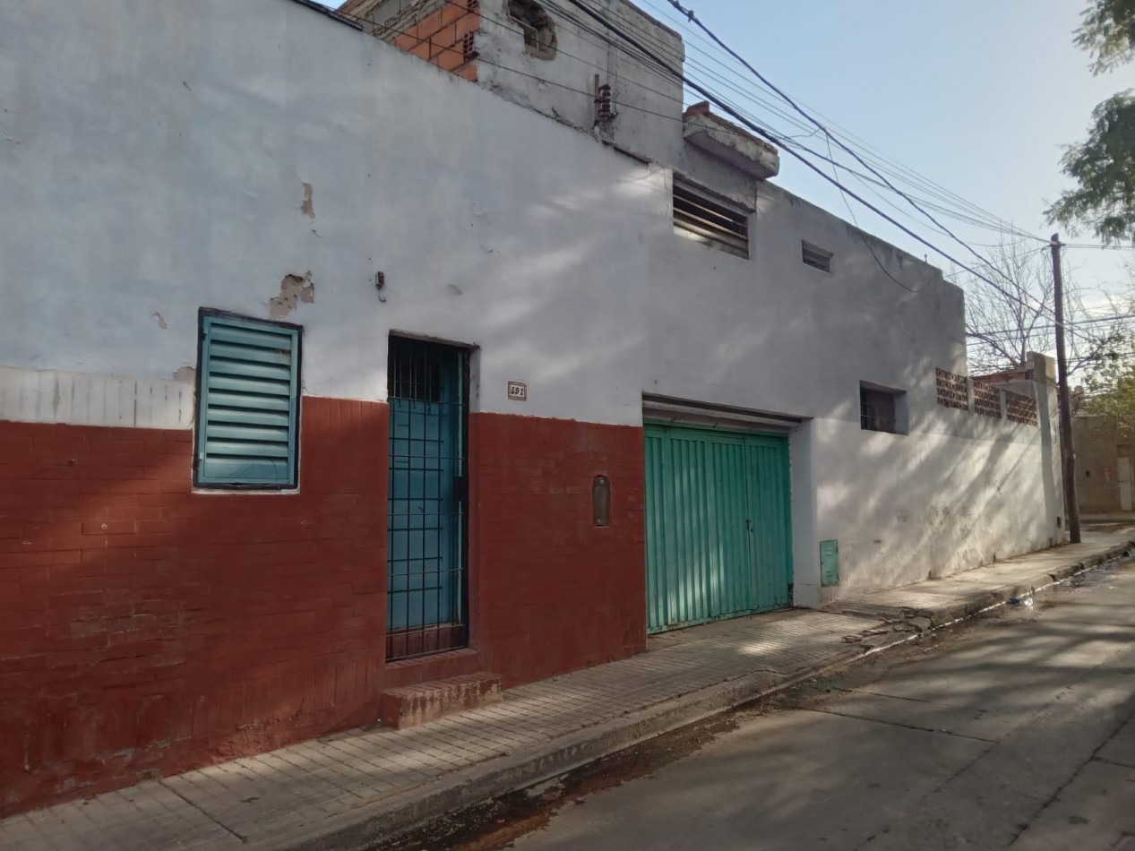 Guemes, Vivienda a metros de Julio A. Roca.- 