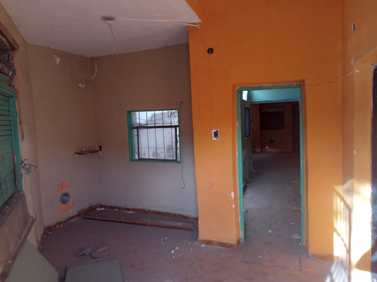 Guemes, Vivienda a metros de Julio A. Roca.- 