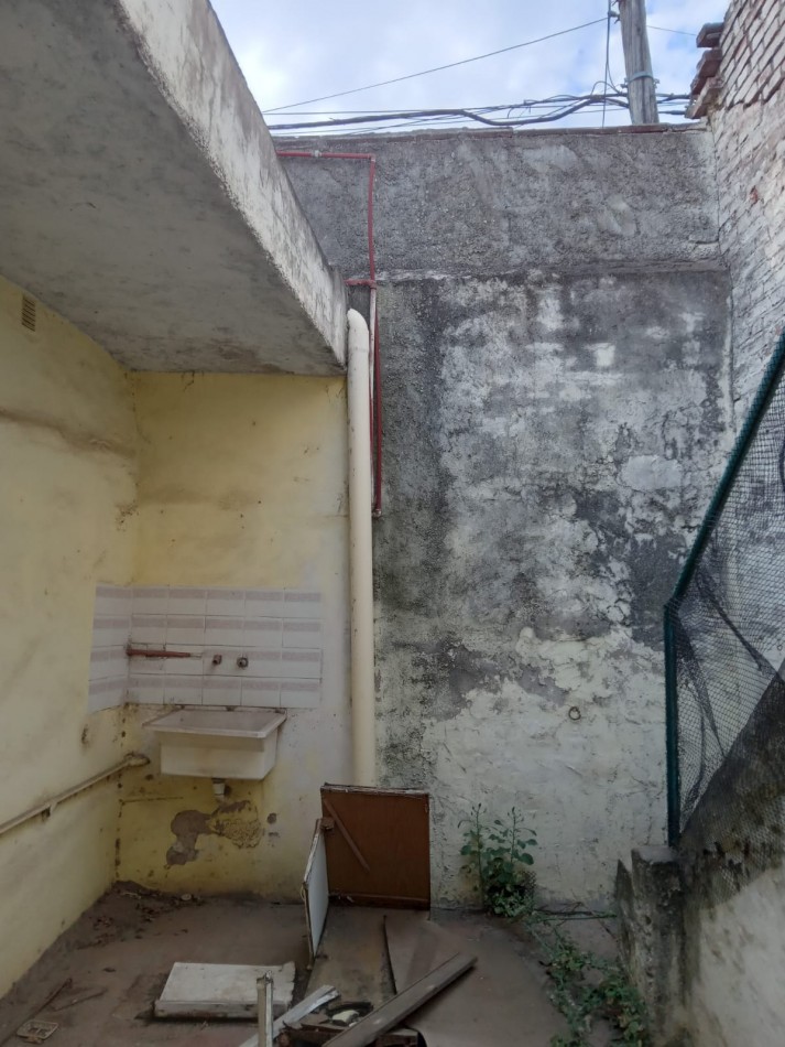 Guemes, Vivienda a metros de Julio A. Roca.- 