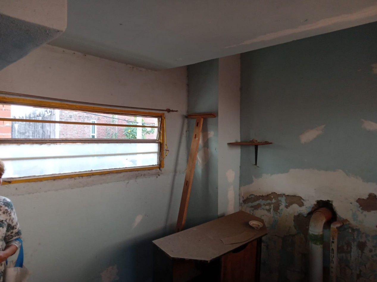 Guemes, Vivienda a metros de Julio A. Roca.- 