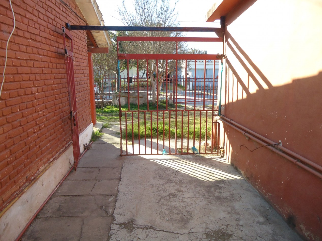 MATIENZO ( ATENTO INVERSOR) 3 PROPIEDADES EN UN MISMO LOTE, IDEAL PARA RENTA.-