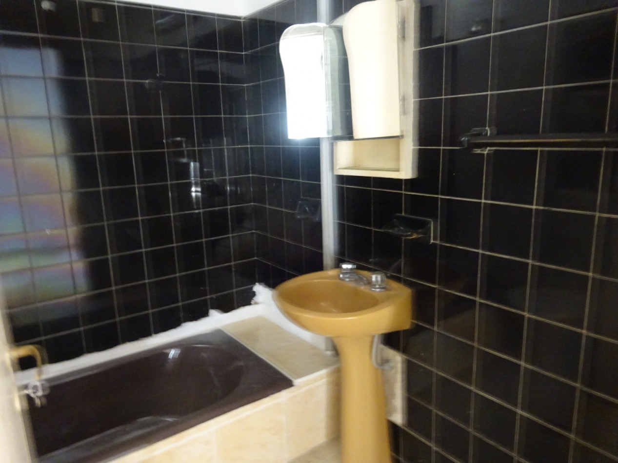 OPORTUNIDAD SE VENDE HERMOSA PROPIEDAD BARRIO MATIENZO, zona comercial, sobre calle principal del barrio.- 