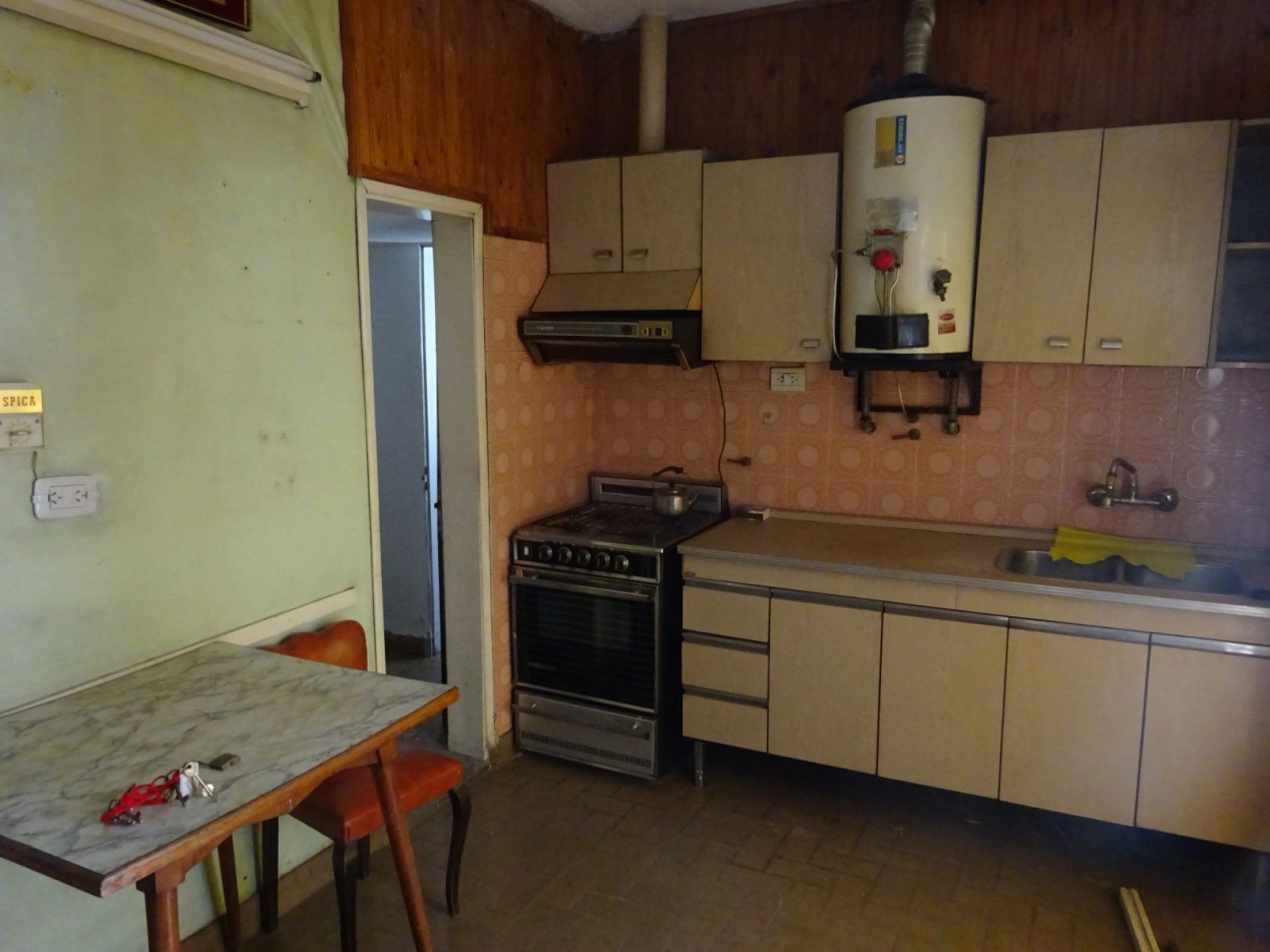 OPORTUNIDAD SE VENDE HERMOSA PROPIEDAD BARRIO MATIENZO, zona comercial, sobre calle principal del barrio.- 