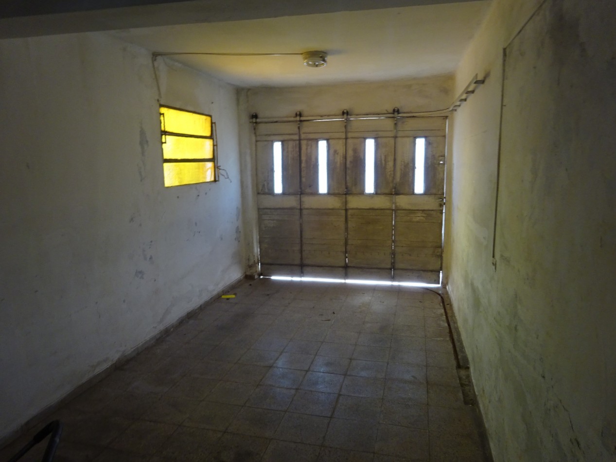 OPORTUNIDAD SE VENDE HERMOSA PROPIEDAD BARRIO MATIENZO, zona comercial, sobre calle principal del barrio.- 