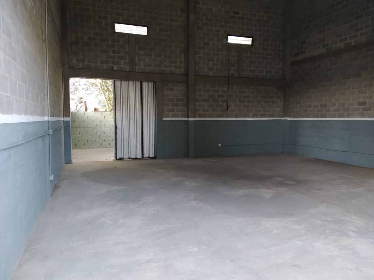 Bo Estacion Flores, Galpon interno muy seguro, rapidos accesos.-