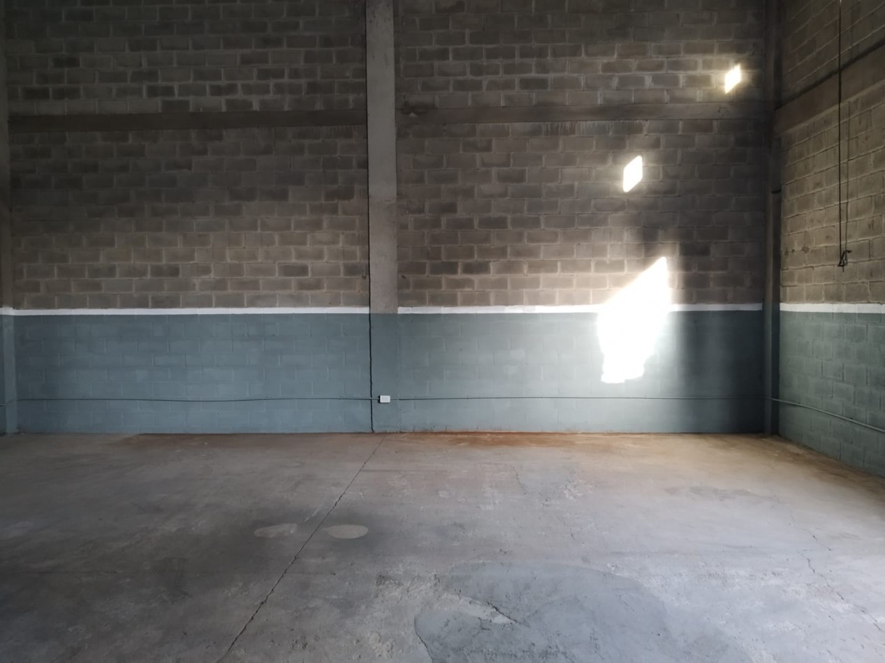 Bo Estacion Flores, Galpon interno muy seguro, rapidos accesos.-