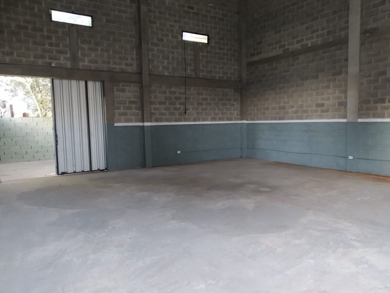 Bo Estacion Flores, Galpon interno muy seguro, rapidos accesos.-