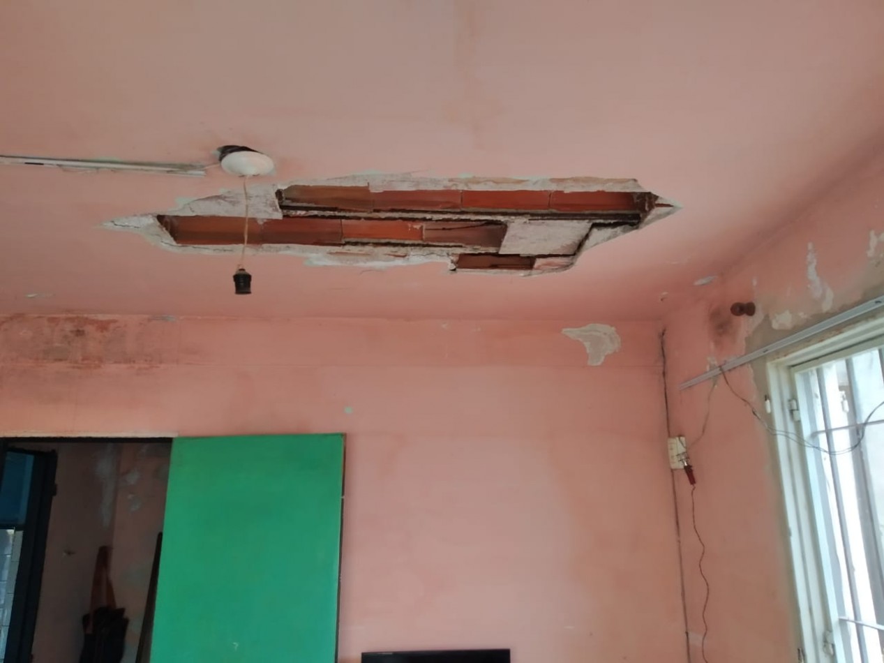 Rosedal, linda zona, vivienda a demoler o reciclar completa.- 