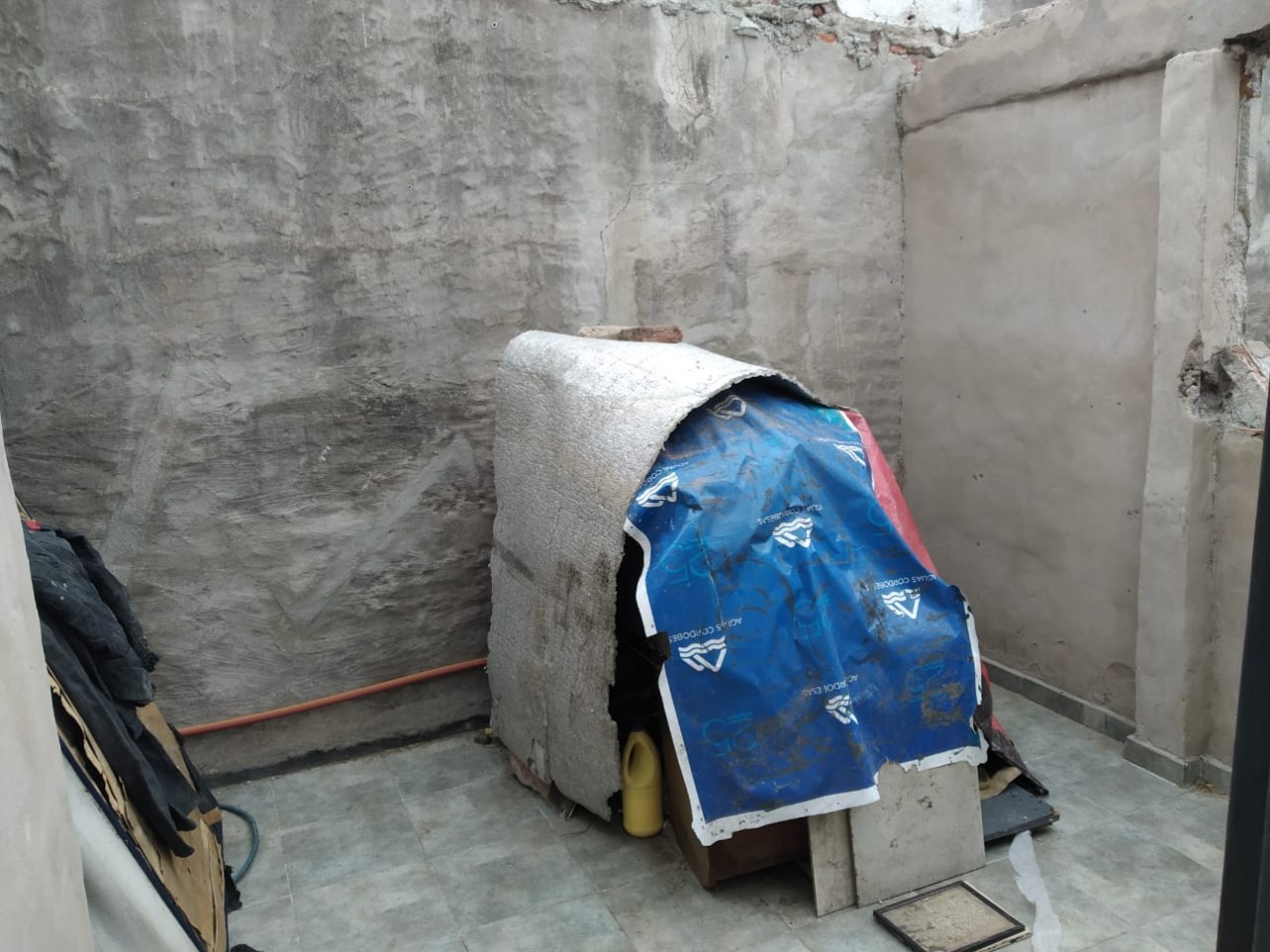 Rosedal, linda zona, vivienda a demoler o reciclar completa.- 