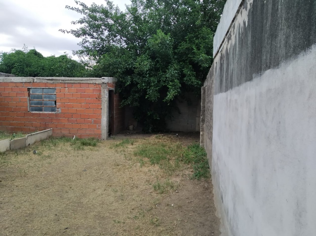 Rosedal, linda zona, vivienda a demoler o reciclar completa.- 