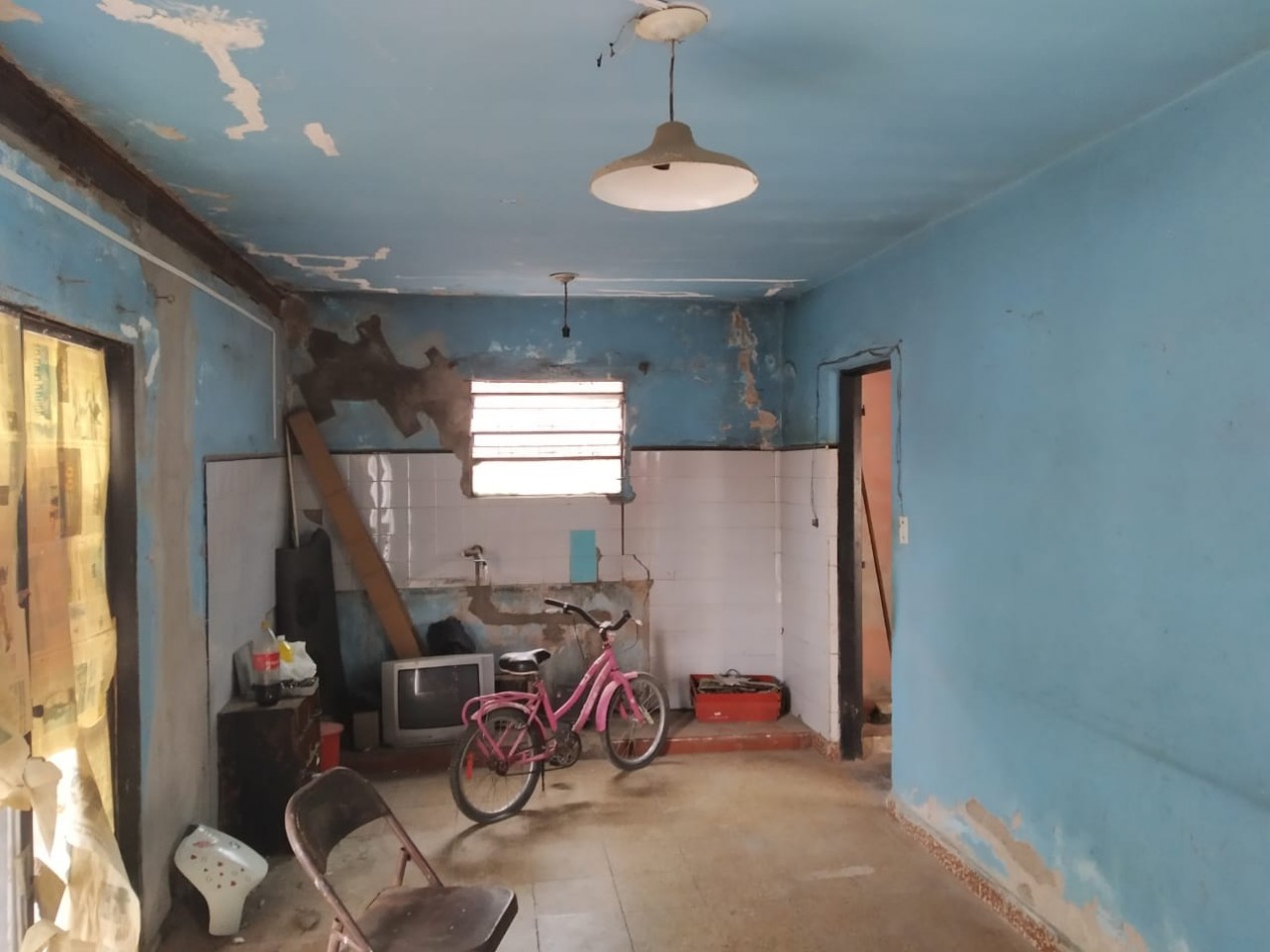 Rosedal, linda zona, vivienda a demoler o reciclar completa.- 