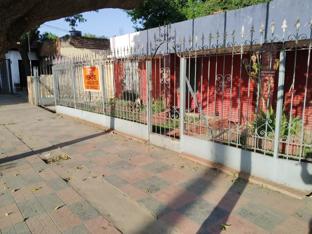 BARRIO SAN ROQUE, SE VENDE CASA CON DEPARTAMENTO, SOBRE CALLE PRINCIPAL DEL BARRIO