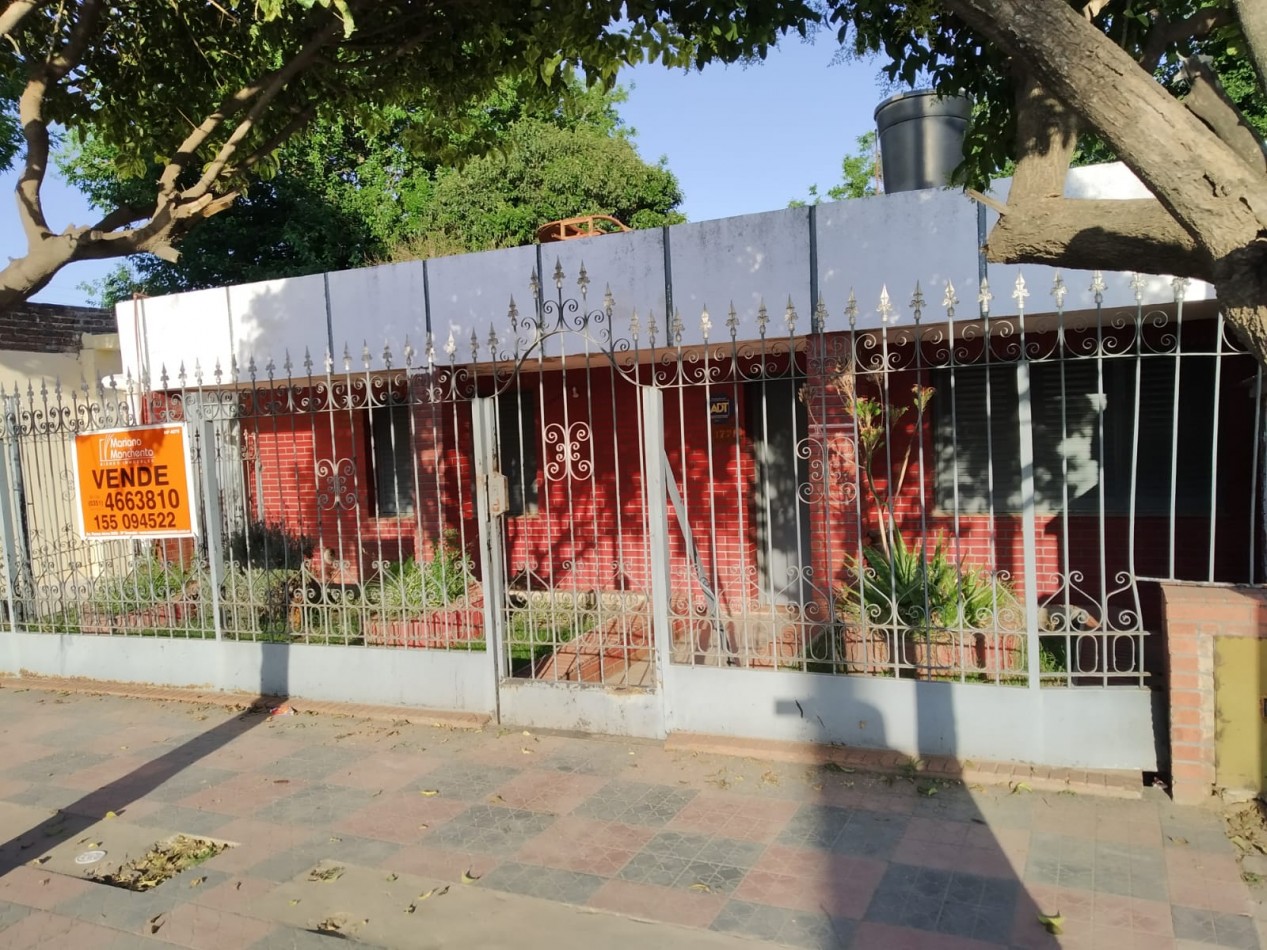 BARRIO SAN ROQUE, SE VENDE CASA CON DEPARTAMENTO, SOBRE CALLE PRINCIPAL DEL BARRIO