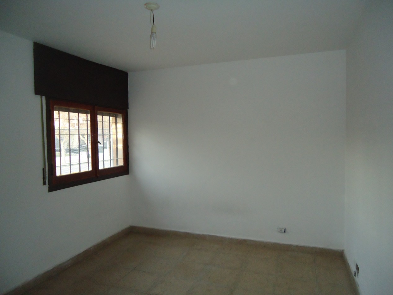 Barrio Rosedal, se alquila propiedad esquina, excelente entorno.  "SEÑADA"