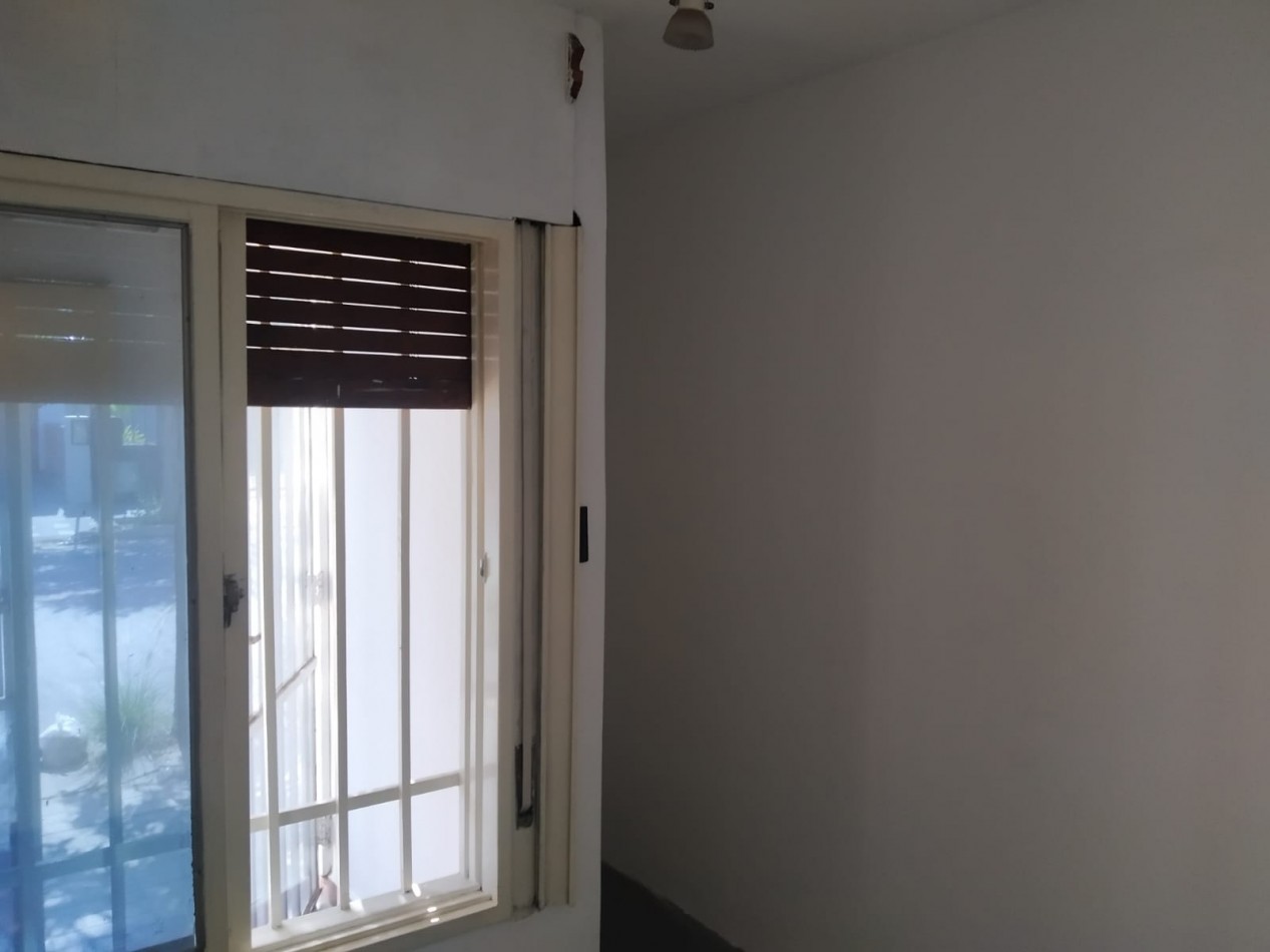 Mariano Balcarce , a solo dos cuadras de ruta 20.- 