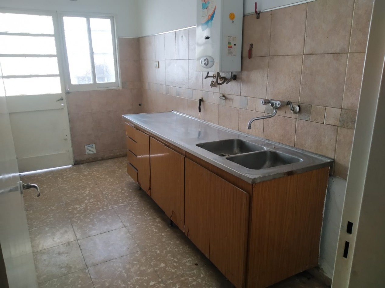 Mariano Balcarce , a solo dos cuadras de ruta 20.- 