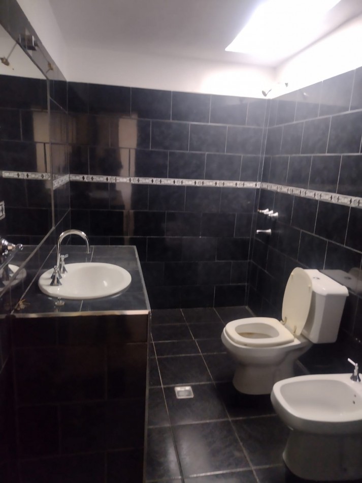 SE VENDE CASA CON DEPARTAMENTO, BARRIO "ALTO ALBERDI " NUEVO PRECIO" 