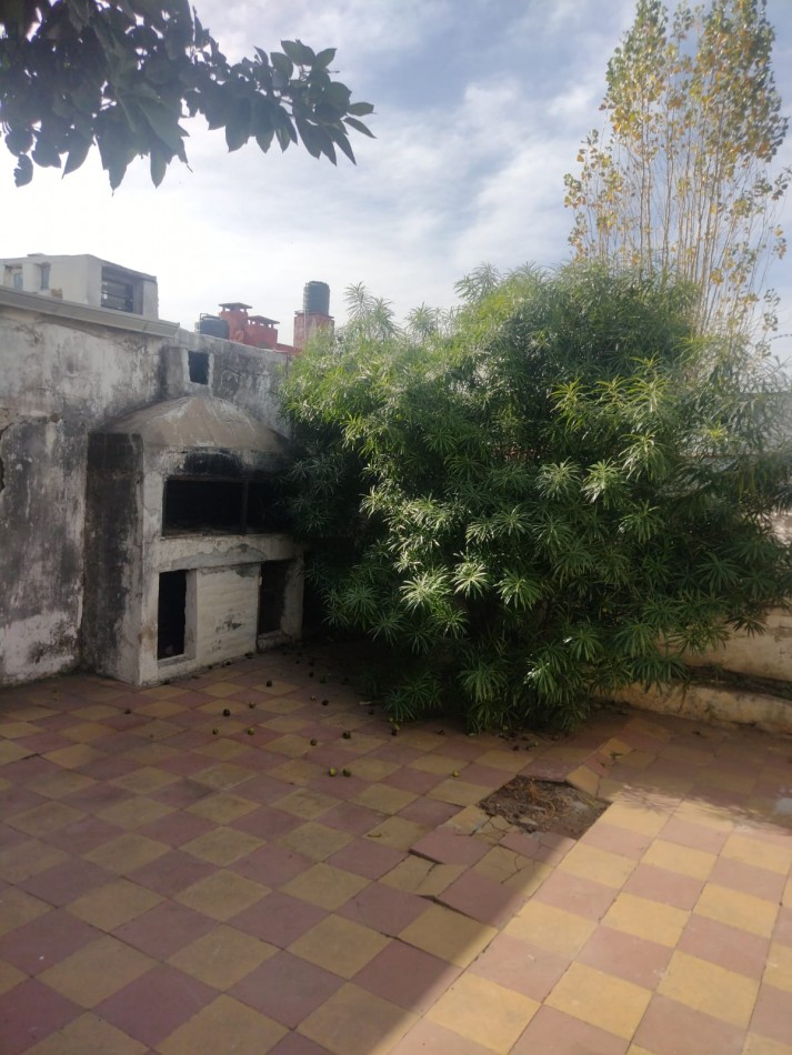 SE VENDE CASA CON DEPARTAMENTO, BARRIO "ALTO ALBERDI " NUEVO PRECIO" 