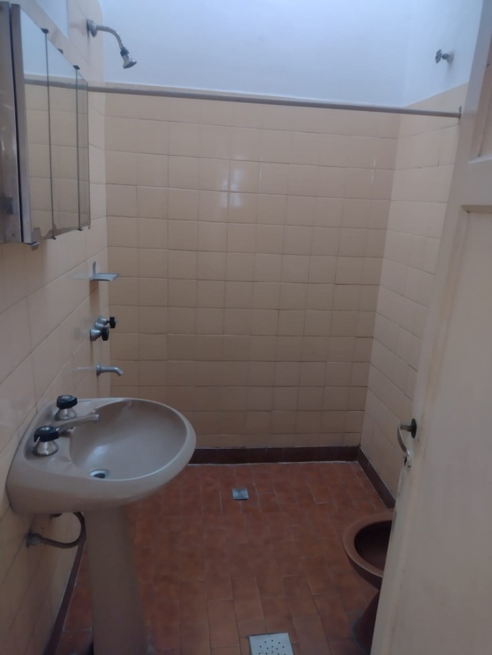 SE VENDE CASA CON DEPARTAMENTO, BARRIO "ALTO ALBERDI " NUEVO PRECIO" 