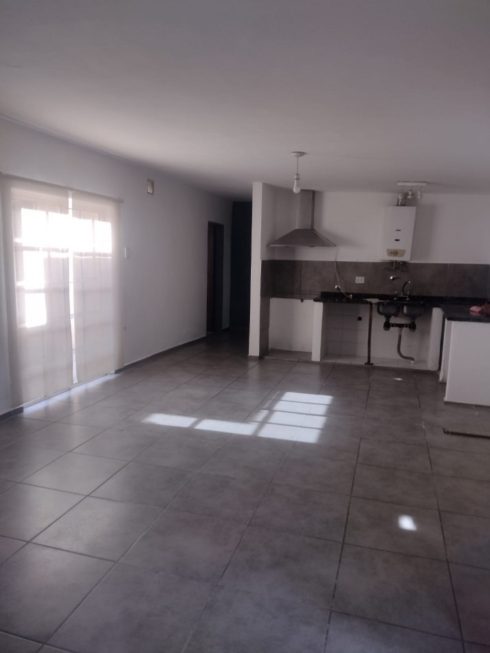 SE VENDE CASA CON DEPARTAMENTO, BARRIO "ALTO ALBERDI " NUEVO PRECIO" 