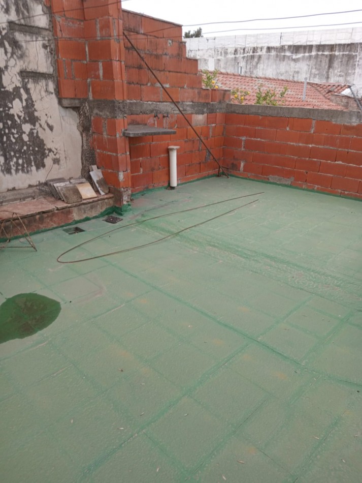 BARRIO ROSEDAL, SE VENDE CASA DE DOS PISOS A METROS DE RUTA 20