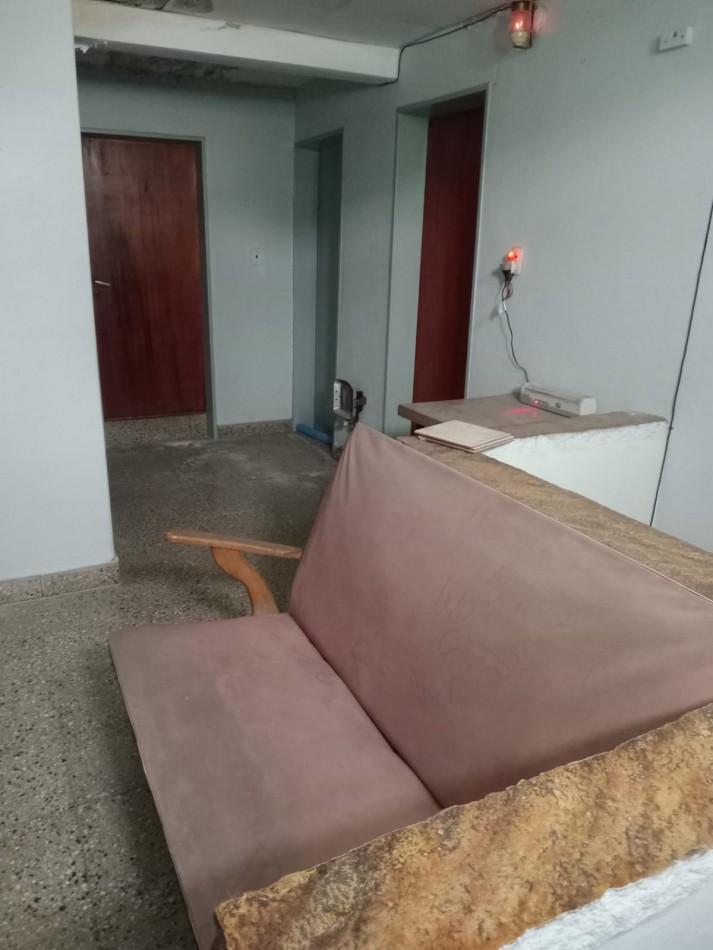 BARRIO ROSEDAL, SE VENDE CASA DE DOS PISOS A METROS DE RUTA 20