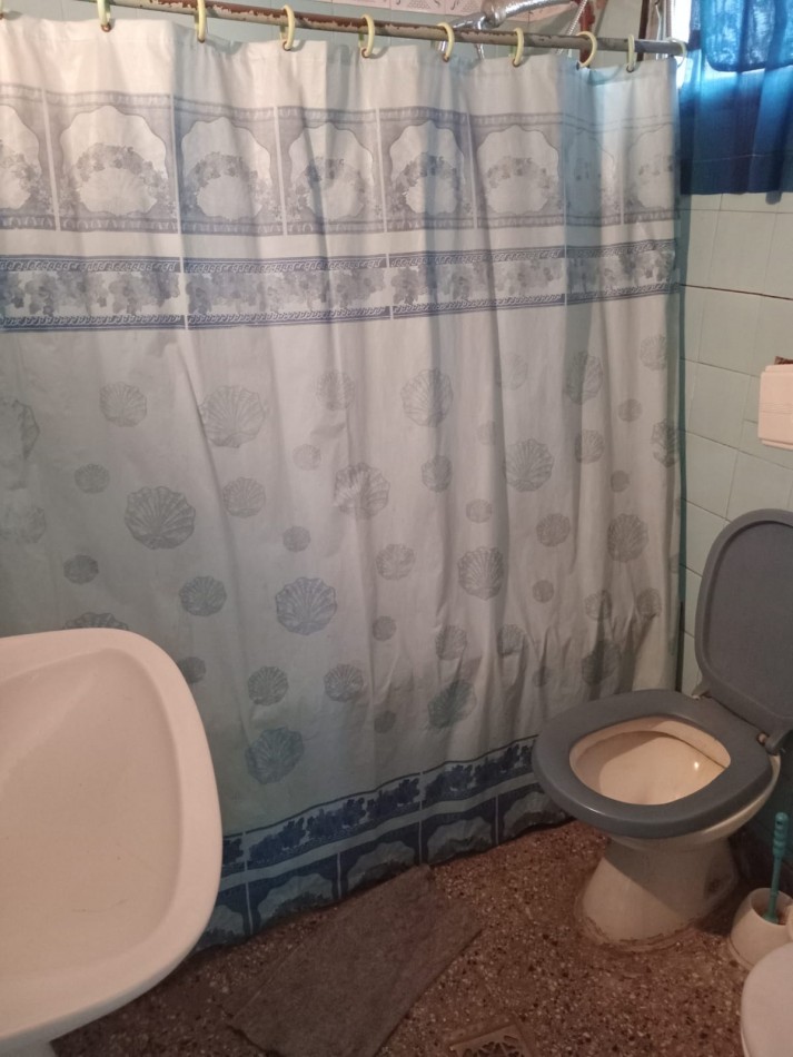BARRIO ROSEDAL, SE VENDE CASA DE DOS PISOS A METROS DE RUTA 20